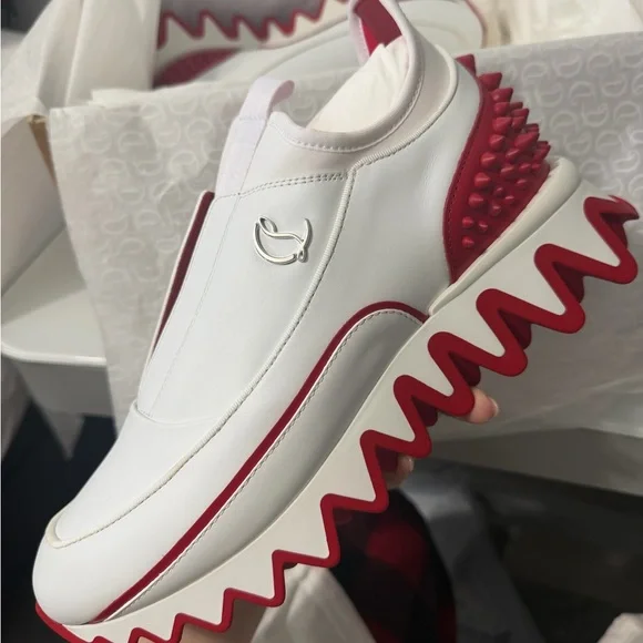 Christian Louboutin - Picture 7 of 12